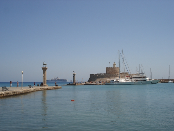 Zdjęcie z Grecji - Rodos. Wejście do portu.