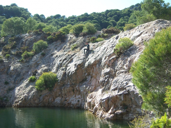 Zdjęcie z Hiszpanii - Moj szalony syn skacze:)