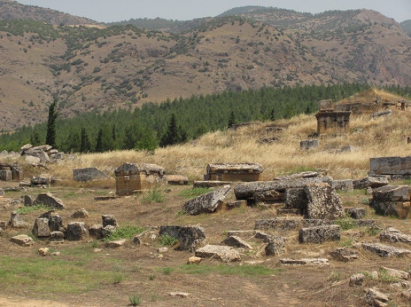 Zdjęcie z Turcji - Nekropolia Hierapolis.