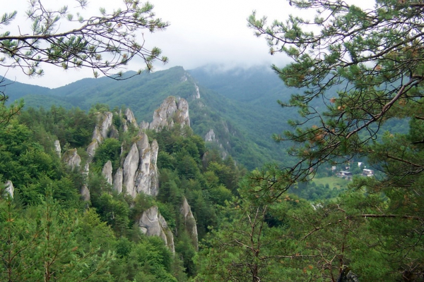 Zdjęcie ze Słowacji - Sulovske Skaly.