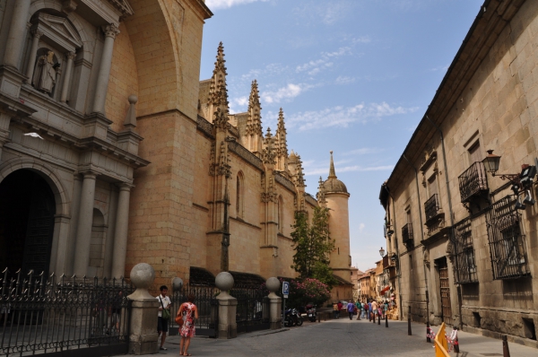 Zdjęcie z Hiszpanii - przed wejściem do katedry