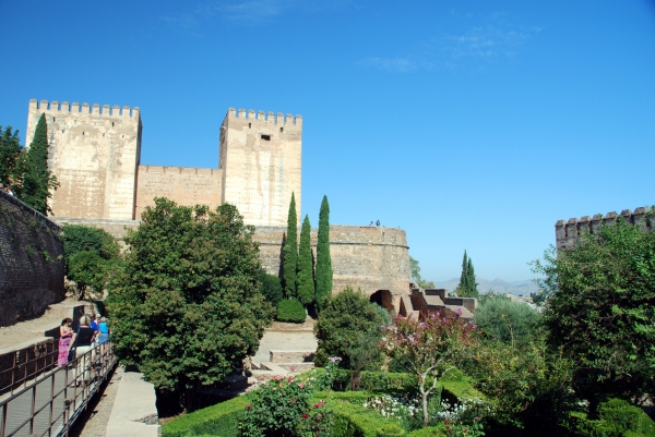 Zdjęcie z Hiszpanii - Mury obronne Alhambry