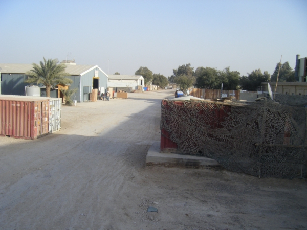 Zdjęcie z Iraku - kontenery,  magazyny