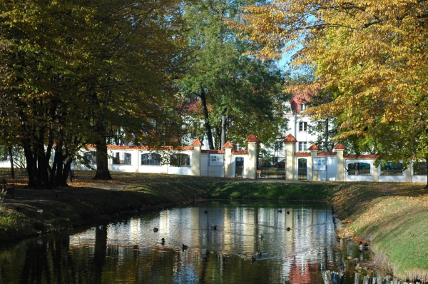 Zdjęcie z Polski - Park wokół pałacu