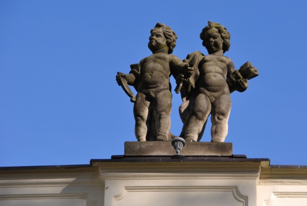 Zdjęcie z Polski - Rzeźby na pałacu