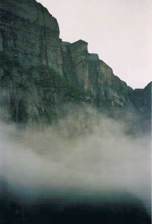 Zdjęcie z Norwegii - Preikestolen od fiordu