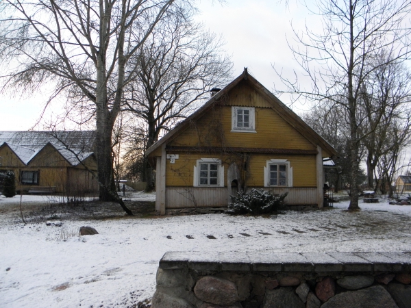 Zdjęcie z Litwy - typowy dom w Kiernowie