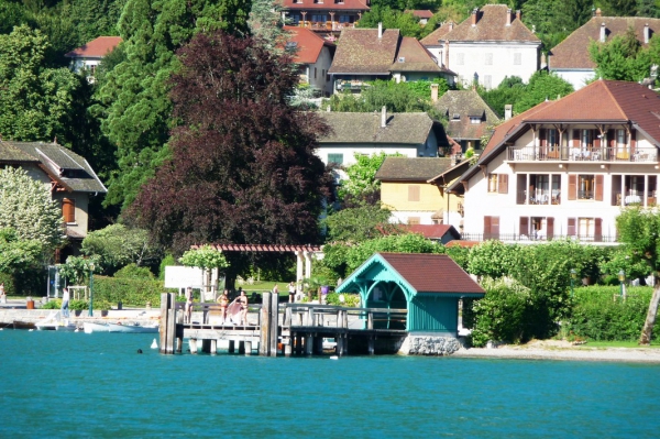 Zdjęcie z Francji - mały pomost w Annecy
