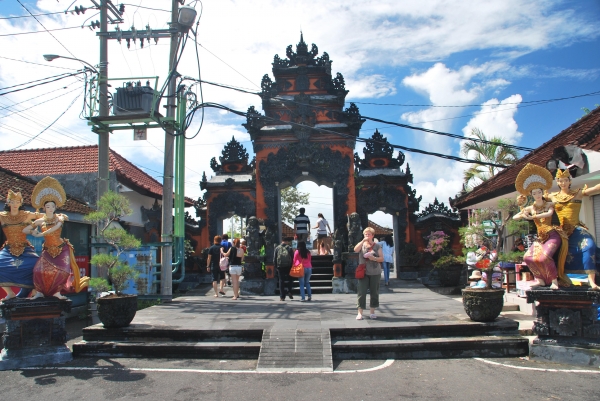 Zdjęcie z Indonezji - Glowne wejscie na teren