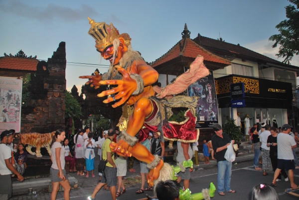 Zdjęcie z Indonezji - Ulica Seminyak 