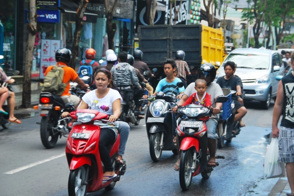 Zdjęcie z Indonezji - Ulica Legian