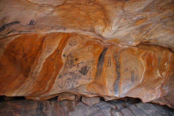 Zdjęcie z Australii - Rysunki naskalne 