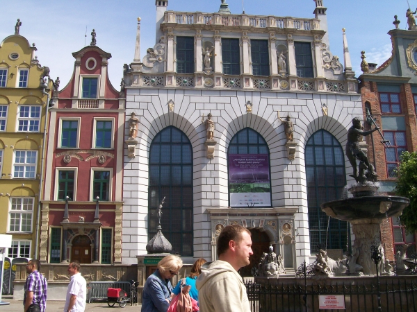 Zdjęcie z Polski - Dwór Artusa i Fontanna Ne
