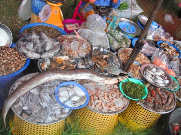 Zdjęcie z Tajlandii - owoce morza- targ w krabi