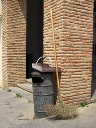 Zdjęcie z Gruzji - Sighnaghi - miotła.