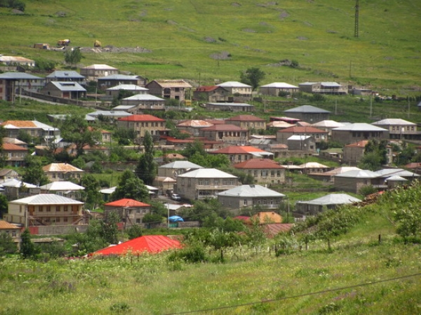 Zdjęcie z Gruzji - Kazbegi - architektura.