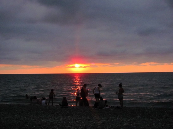 Zdjęcie z Gruzji - Zachód słońca na plaży.