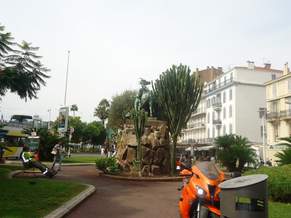 Zdjęcie z Francji - skwerek w Cannes
