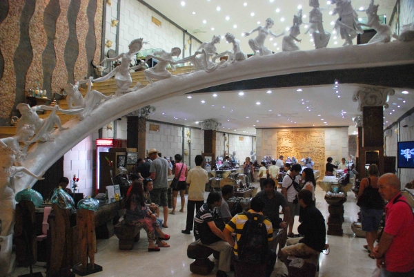 Zdjęcie z Indonezji - Fabryczny sklep/galeria