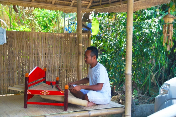 Zdjęcie z Indonezji - Balijski cymbalista :)