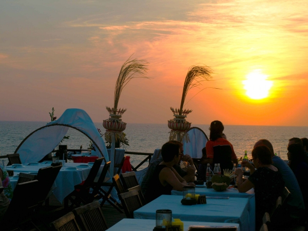 Zdjęcie z Indonezji - Restauracja na klifie
