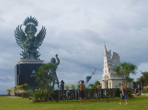 Zdjęcie z Indonezji - Ogromna statua Wisznu
