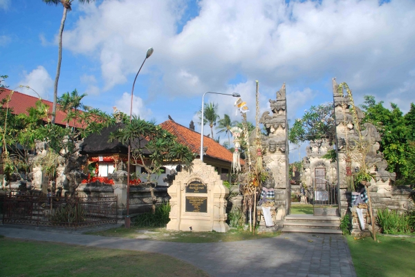 Zdjęcie z Indonezji - Pura Delem Tunon
