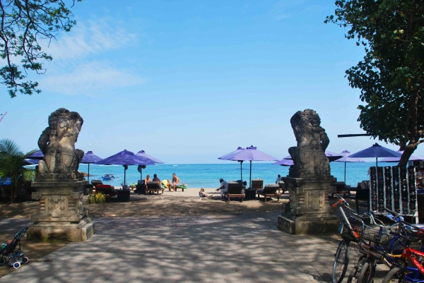 Zdjęcie z Indonezji - Plaza naszego hotelu 