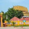 Zdjęcie z Kambodży - Jedna z kolorowych buddyjskich swiatyn
