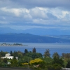 Zdjęcie z Nowej Zelandii - Jezioro Lake Taupo i otaczajace je gory