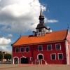 Zdjęcie z Łotwy - Bauska - ratusz na rynku.
