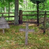 Zdjęcie z Łotwy - Ryski skansen - przykościelny cmentarzyk.