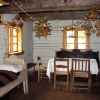 Zdjęcie z Łotwy - Ryski skansen - wnętrze izby.