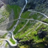 Zdjęcie z Norwegii - do pokonania mamy 11 serpentyn i ponad 800 metrów w górę! , yupi!!!! :)