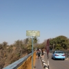 Zdjęcie z Namibii - granicaw  z Zambia w polowie mostu