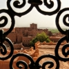 Zdjęcie z Maroka - widok z Kazby Taourirt poprzez "oczko" mashrabiyi