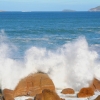 Skaly w Port Elliott a w oddali Victor Harbor