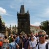 Zdjęcie z Czech - małżowinek w praskim tłumie na moście Karola