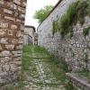 Zdjęcie z Albanii - Uliczka w obrębie murów zamkowych w Beracie
