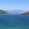 Zdjęcie z Czarnogóry - Boka Kotorska, a w tle migocze Lovcen