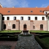 Zdjęcie z Polski - Wirydarz klasztoru Sióstr Urszulanek.
