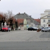 Zdjęcie z Polski - Po przeciwnej stronie rynku znajduje się klasycystyczny ratusz.