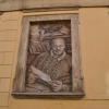 Zdjęcie z Polski - W zamurowanym oknie jednej z kamienic Stanislaw Lem