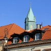 Zdjęcie z Polski - Nad dachami kamienic widać Wieżę Trynitarską.