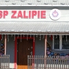 Zdjęcie z Polski - Okna remizy OSP też przyozdobione - jakże by inaczej... :)