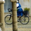 Zdjęcie z Niemiec - mieszkanka bawarskiej wioski w dirdlu i kasku :) jak to na rowerze:) 