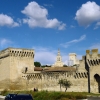 Zdjęcie z Francji - do Avignon wkracza się przez dawne mury miejskie....