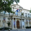 Zdjęcie z Francji - gmach Hotelu de Ville utrzymany w równie uroczej architekturze