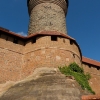 Zdjęcie z Niemiec - masywna zamkowa Wieża Sinwellturm z XIII w. ; która od samego początku pełniła  
