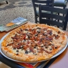 Zdjęcie z Portugalii - przy czym pizza ma tu wielkość stolika! :) ; generalnie jej rozmiary są 